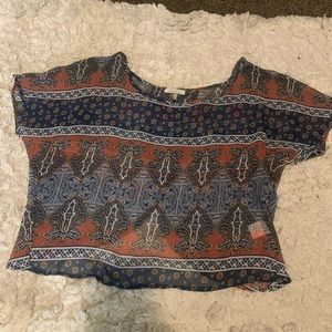 Kirra Women’s open flap back semi-sheer short sleeve print crop top XS